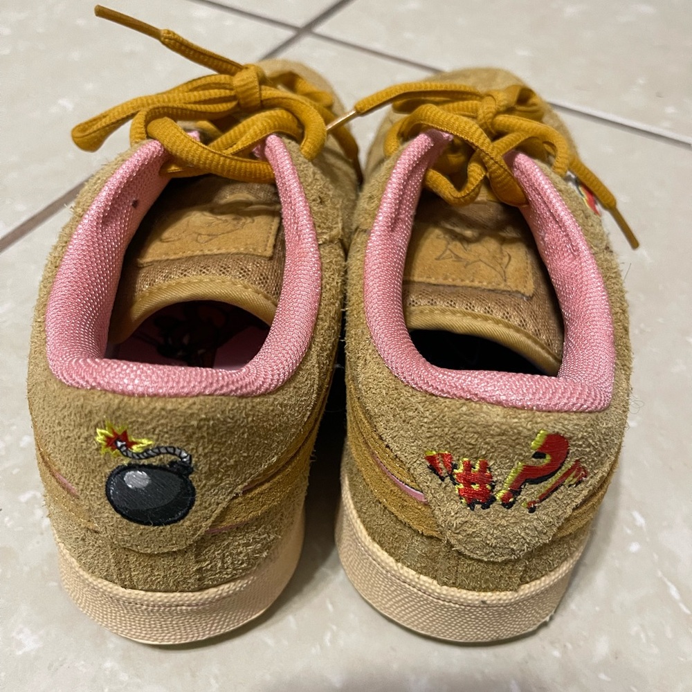 Tom & Jerry Reebok - Picture 7 of 7